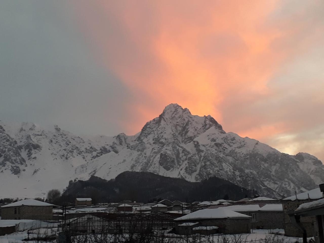 Sweet Night Hotel Kazbegi Luaran gambar